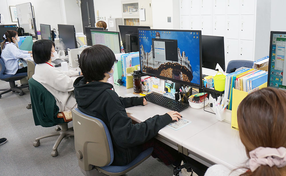 データベースの精度を検証するオペレーター